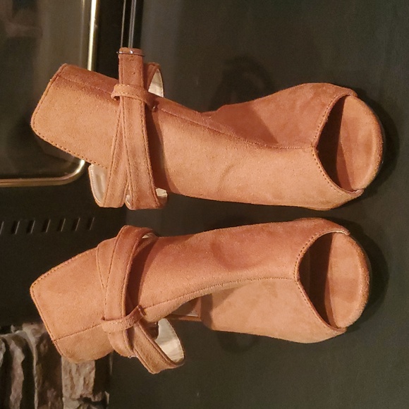 NWOT - Opened Toe Heels - Picture 2 of 8